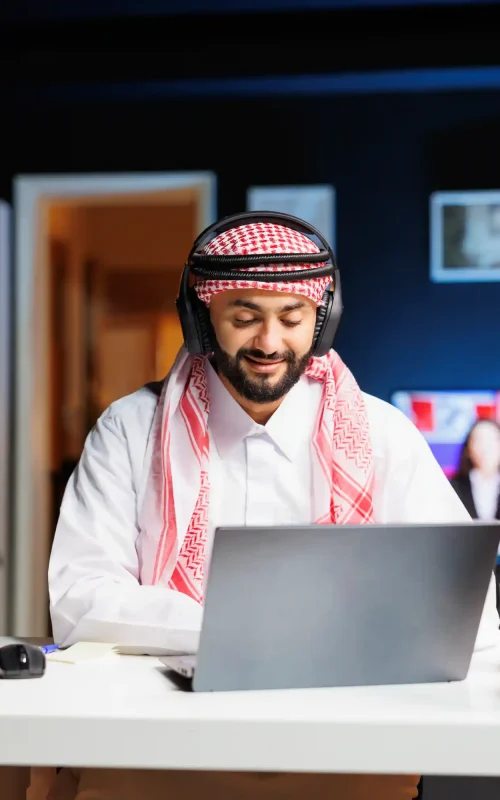 arab-guy-utilizing-wireless-technology